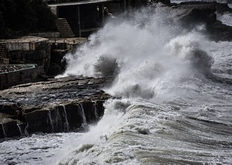 Вода на улице города: обнаружение возможных неблагоприятных ситуаций