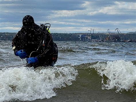 Водолазы во сне: связь с морскими приключениями или желание исследовать неизведанное?