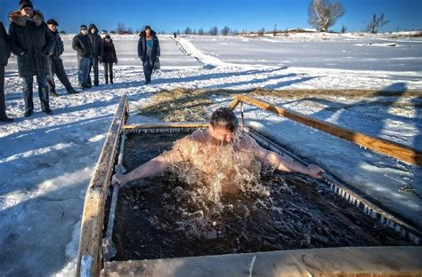 Водосвятная ночь и купание в проруби