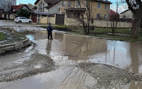 Грязь лужи как символизация переходов и преград