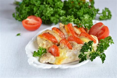 Значение куриной отбивной с сыром и помидором для организма