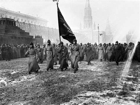 Значение парадов на Красной площади в годы Второй мировой войны