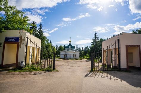 Какие факторы влияют на стоимость места на кладбище в Москве?