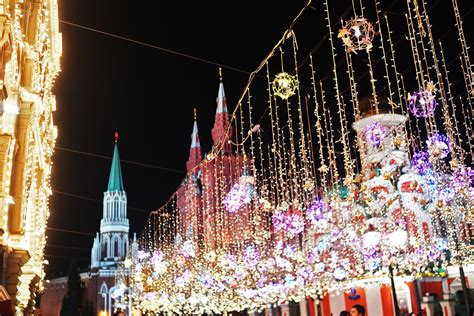 Красочное новогоднее украшение Москвы