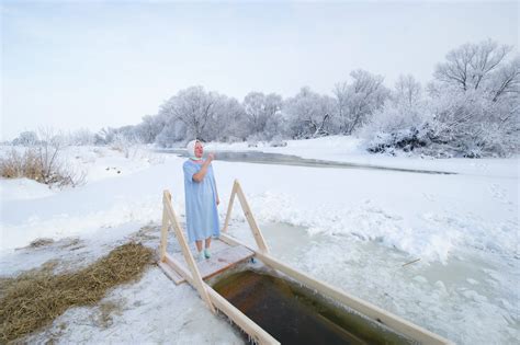 Купание в ледяной воде как испытание