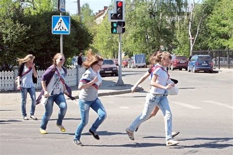 Малогабаритный аксессуар во время бдительности: путь к анализу пренебрежимо малых аспектов обыденности