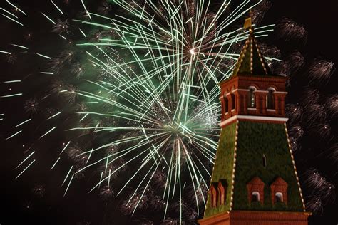 Массовые мероприятия с салютом на Красной площади