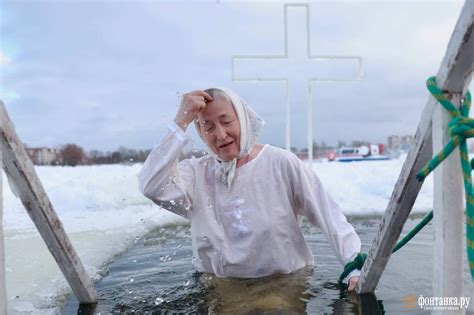 Ныряют в прорубь в крещение: обычаи