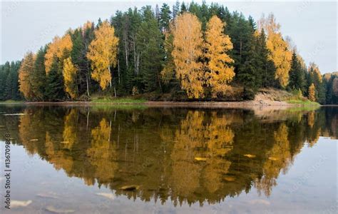 Озеро с прозрачной влагой в образах ночных видений: символика и глубинное значение