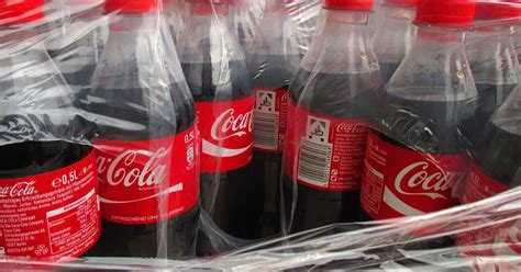 Почему Coca Cola временно отсутствует в России