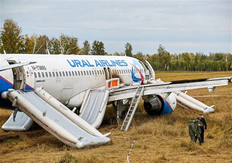 Причины посадки самолета Уральских авиалиний в поле