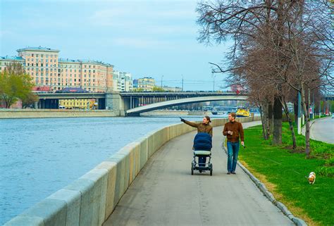 Прогулки по набережной и паркам