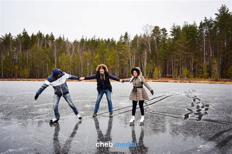 Романтические прогулки по замерзшей воде