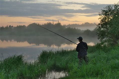 Рыбалка на озере или реке