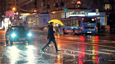 Связь между сновидениями о проливных дождях и повседневной реальностью