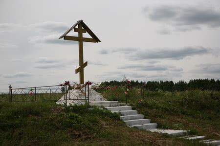 Символизм разрушенной церкви в соне: утеря веры или отчаяние?