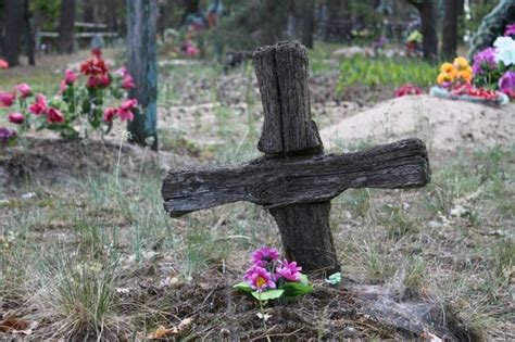 Символика: Живая свекровь в гробу