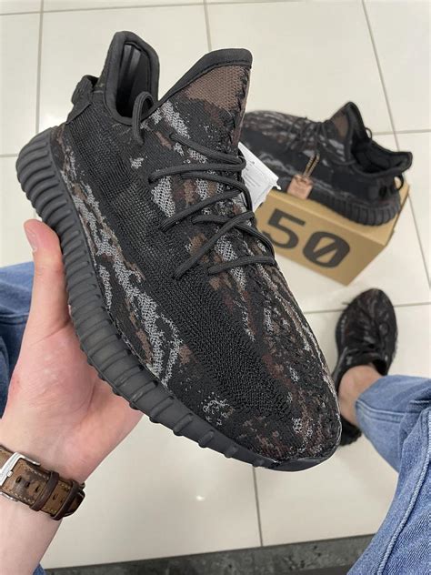 Стильные комбинации для Yeezy Boost 350 V2