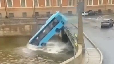 Толкование сна: автобус упал в воду