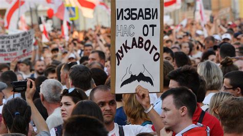 Что символизирует огромное собрание людей на улице во время митинга или демонстрации