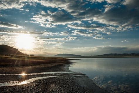 Эмоции, выражаемые в снах о местности с водоемами