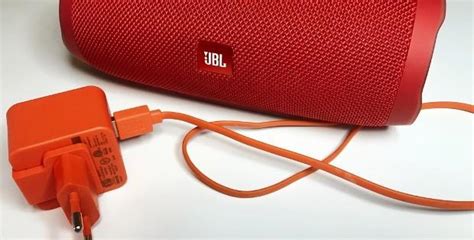 JBL Boombox 2: как узнать, что колонка зарядилась